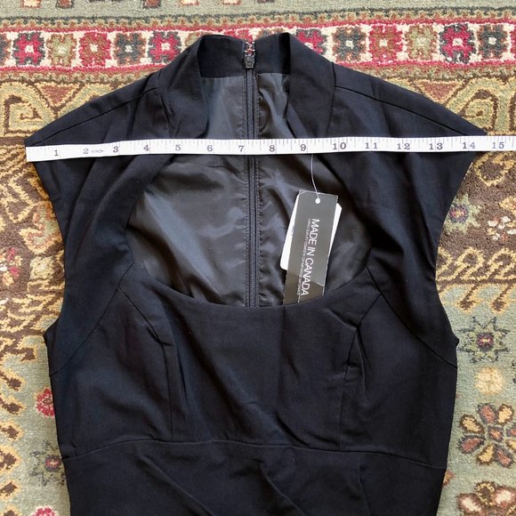 *NWT* Black Starburst Pleated Fitted Sheath Dress - Made in Canada - Size XXS - Picture 12 of 16